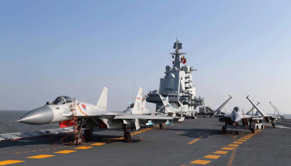 歼-15已挂弹练战术.资料图片