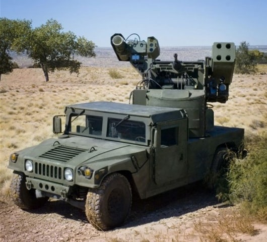 美军给"阿帕奇"装激光炮进行试验