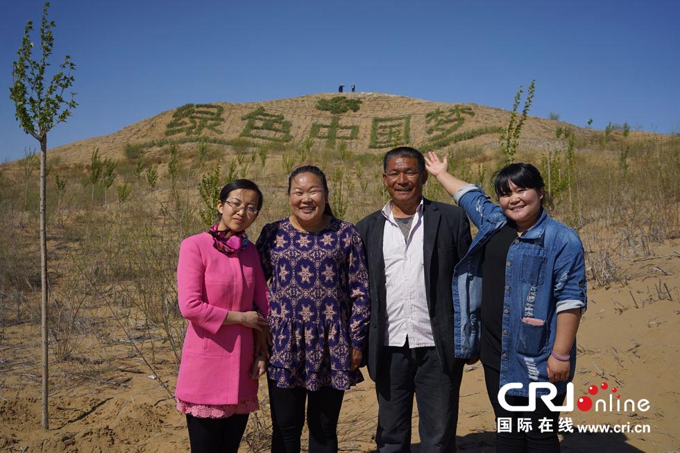 图片故事：大漠治沙人