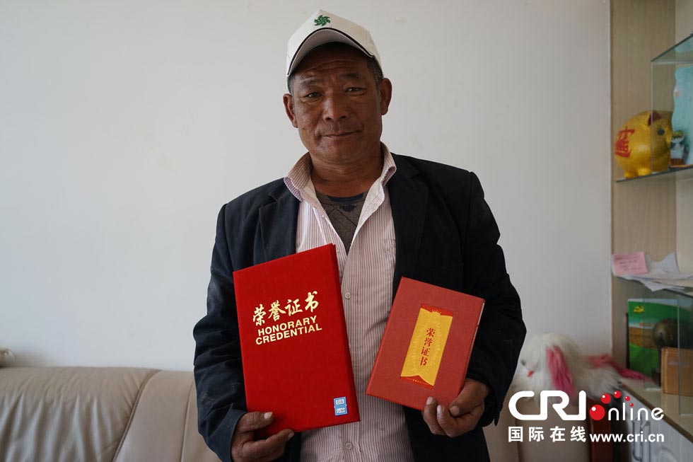 图片故事：大漠治沙人