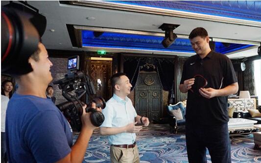 世界机器人大会版《极限挑战》开播 姚明王励勤聚智参演