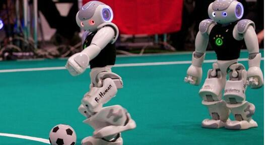 世界机器人大会版《极限挑战》开播 姚明王励勤聚智参演