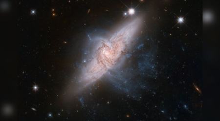 哈勃太空望远镜拍摄,一对重叠的星系,NGC3314