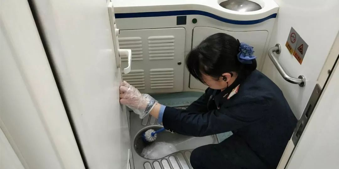 科学放大镜;火车厕所;飞机厕所