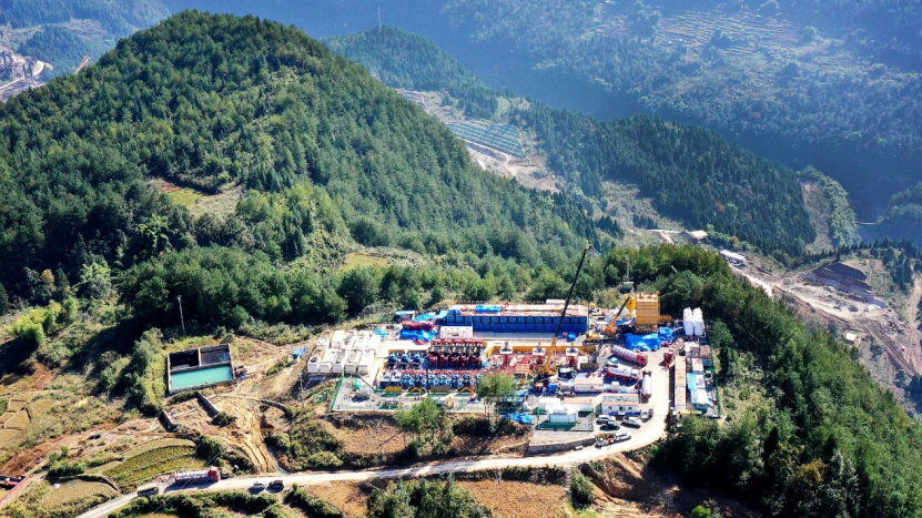 涪陵页岩气田白马区块施工鸟瞰 涪陵页岩气田白马区块施工鸟瞰