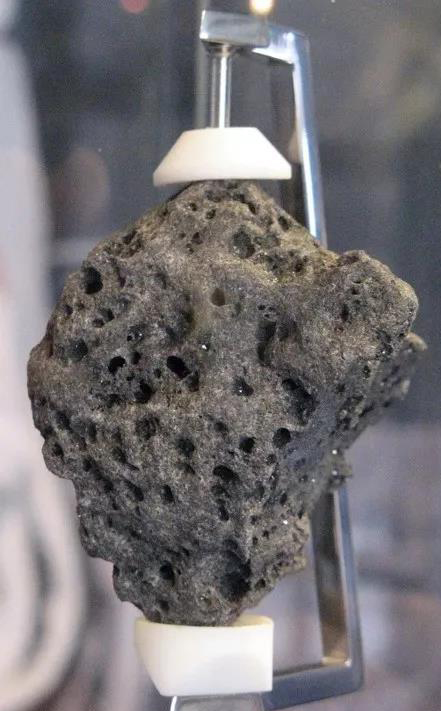 阿波罗11号;月球玄武岩