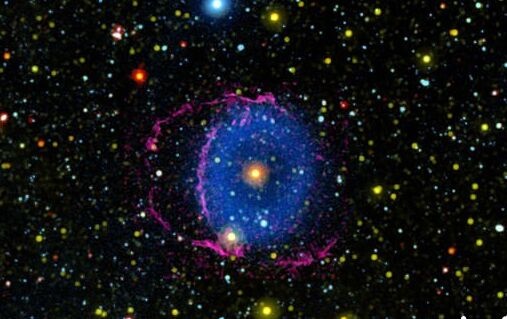 16年之谜！科学家揭开蓝色星云神秘面纱：一颗类太阳恒星吞噬较小伴星