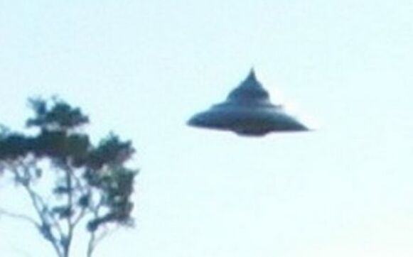 波兰男子拍到罕见UFO清晰照