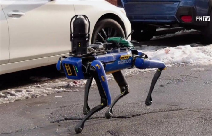 人类赢了！美国纽约警局引进“机器警犬”遭民众反对，提前下岗