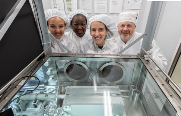 五十年后,人们打开了最后一个密封的阿波罗样本... 五十年后,人们打开了最后一个密封的阿波罗样本...