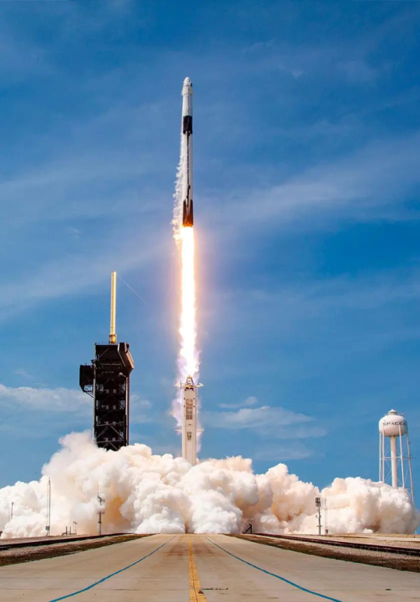 夏威夷上空神秘的发光漩涡实际上是一枚垂死的spacex火箭