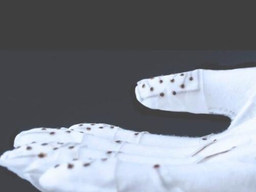 新型触觉感应手套，能代替中医把脉，感受脉搏的跳动