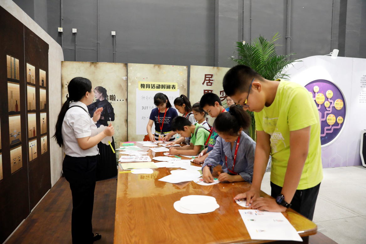 律动世界;化学元素周期表