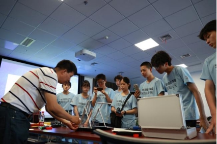 参与专家讲座、科学教育活动和交流讨论 参与专家讲座、科学教育活动和交流讨论