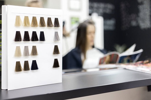 持久不掉色不可能“纯天然”,高浓度双氧水特别伤头发