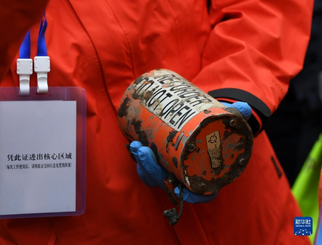 黑匣子长什么样,东航MU5735航班坠机事故现场被发现的第二部黑匣子 黑匣子长什么样,东航MU5735航班坠机事故现场被发现的第二部黑匣子