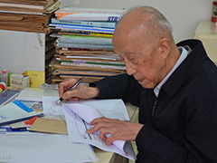 徐僖：逆境创新，开创中国塑料工业