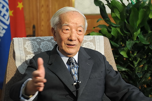 王希季,国际宇航科学院院士,“两弹一星”功勋奖章获得者