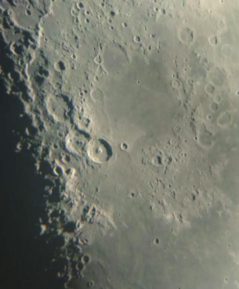 月球表面的环形山