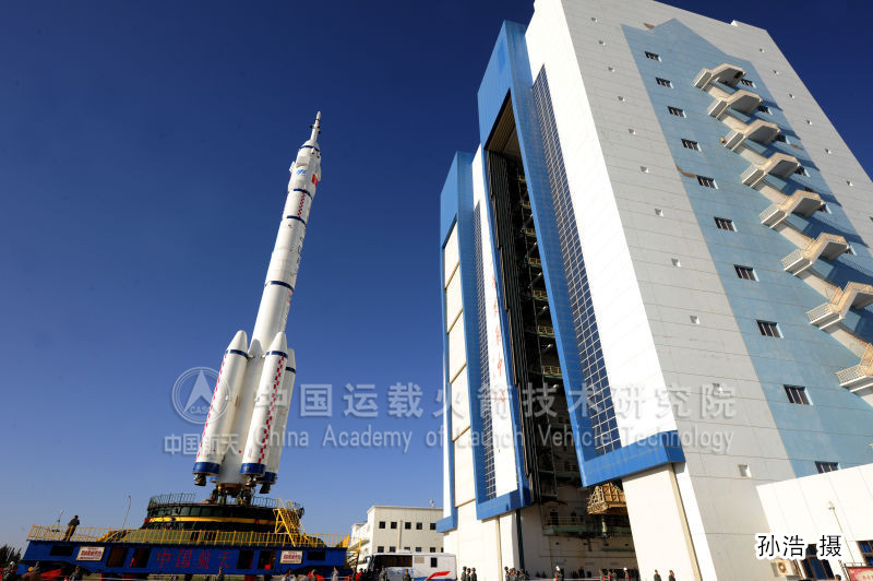 长征二号F火箭 助力发射