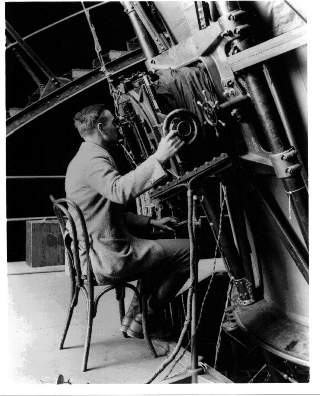 哈勃使用威尔逊山100英尺望远镜1923年.