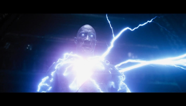 黑亚当,道恩·强森,闪电